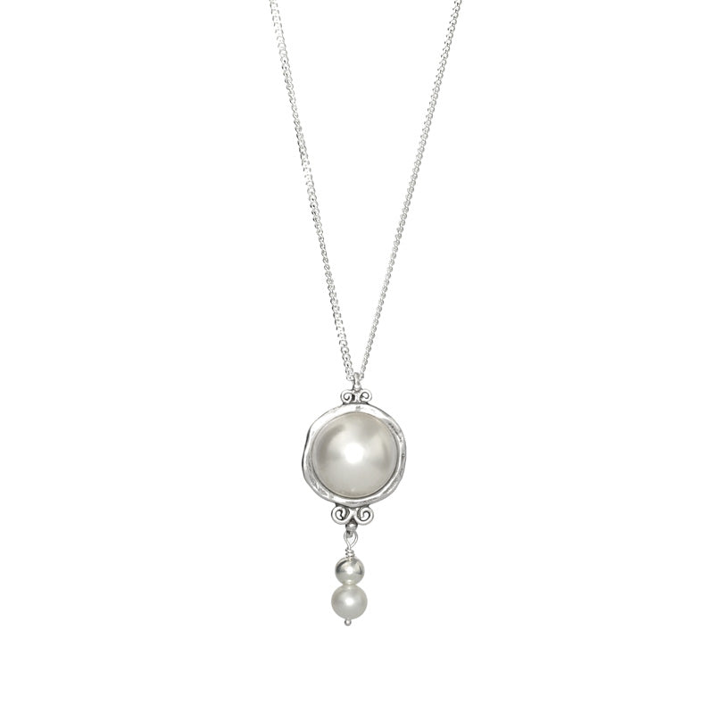 Silver necklace with pearl