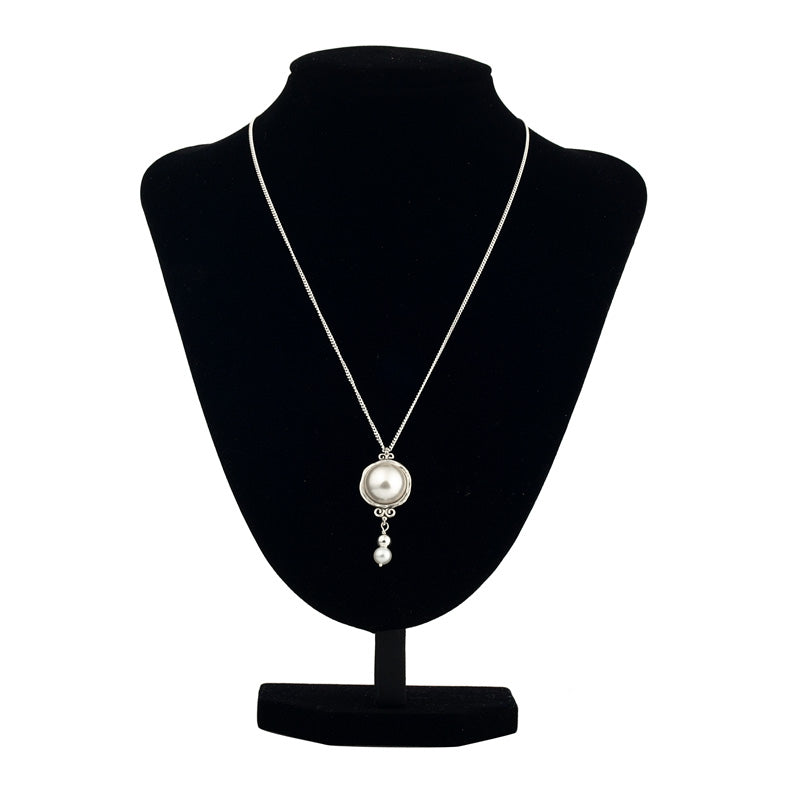 Silver necklace with pearl
