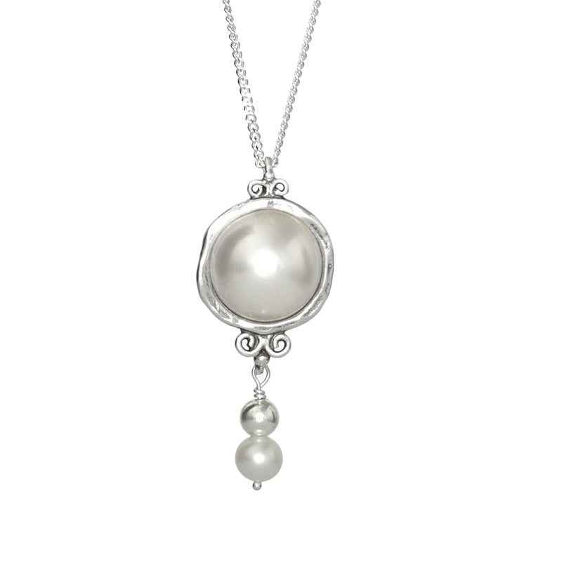 Silver necklace with pearl