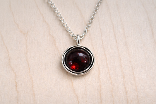 SILVER ROLO NECKLACE, GARNET 12MM
